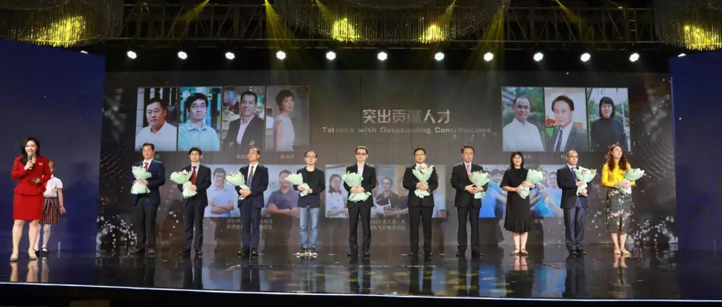 用一朵棉花改变天下，，，，龙8头号玩家董事长李建全获龙华“突出孝顺人才”奖