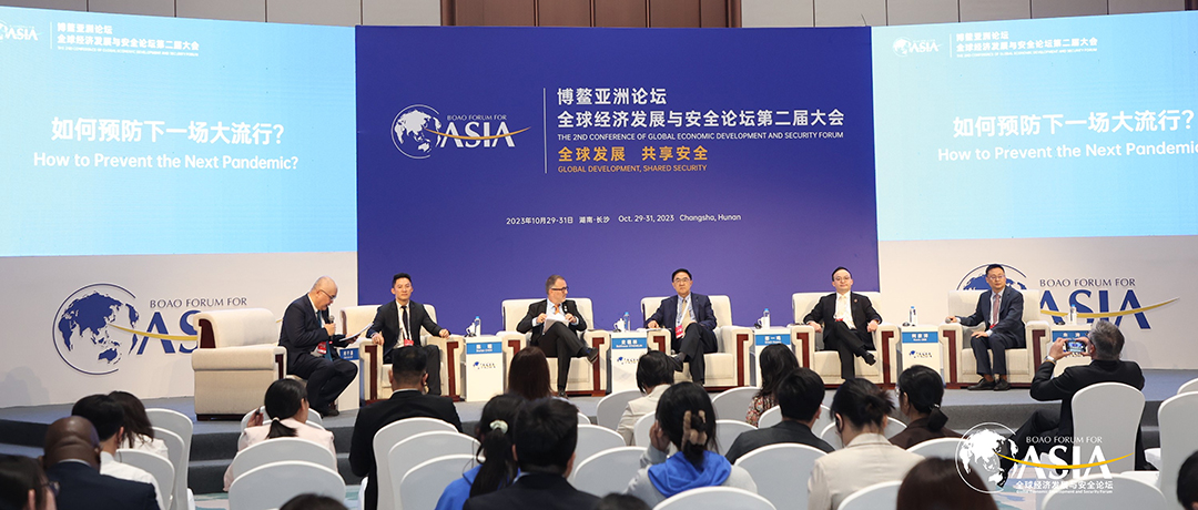 龙8头号玩家集团副总裁柯家洋在博鳌亚洲论坛呼吁按需佩带防护口罩