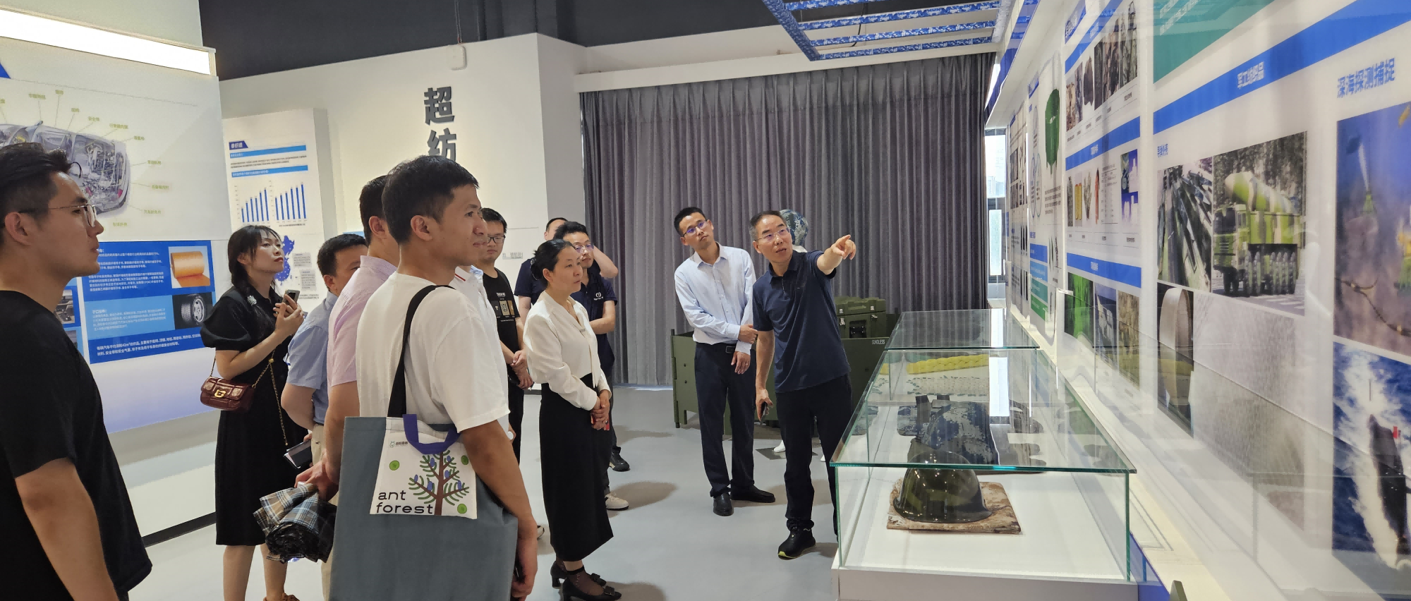 中南医院旅行龙8头号玩家立异研究院相助高校武汉纺织大学，，，，，，，共探医纺连系立异之路